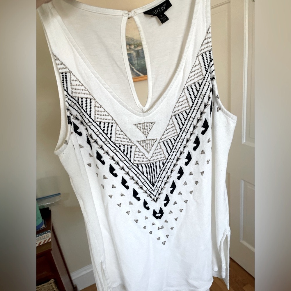 Apt. 9 Off White, Gold and Black Art Deco Embroidered Tank Top. Size S. EUC.